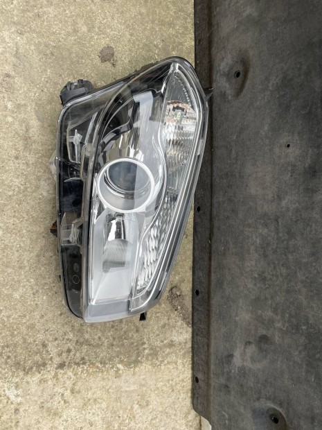 Nissan Qashqai J10 fényszóró első xenon lámpa
