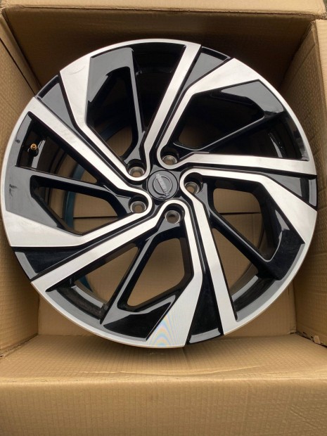 Nissan Qashqai J12,gy�ri 20" alufelni garnit�ra