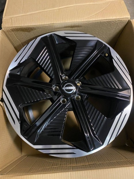 Nissan Qashqai J12,gy�ri 20" felni garnit�ra