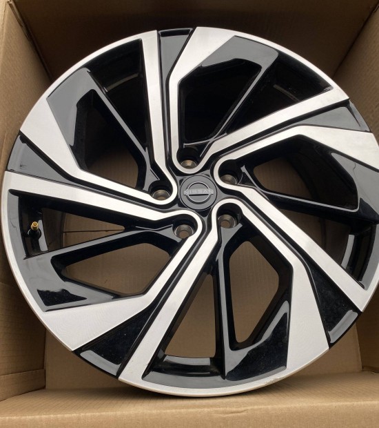 Nissan Qashqai J12 gyri felni garnitra