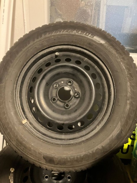 Nissan Qashqai Yokohama Tli gumi felnire szerelt 215/65 r16