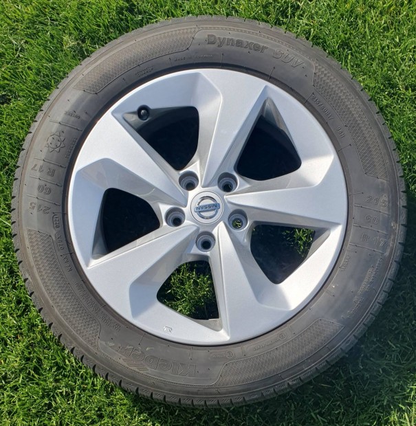 Nissan Qashqai alufelni nyárigumival Tpms szenzorokkal