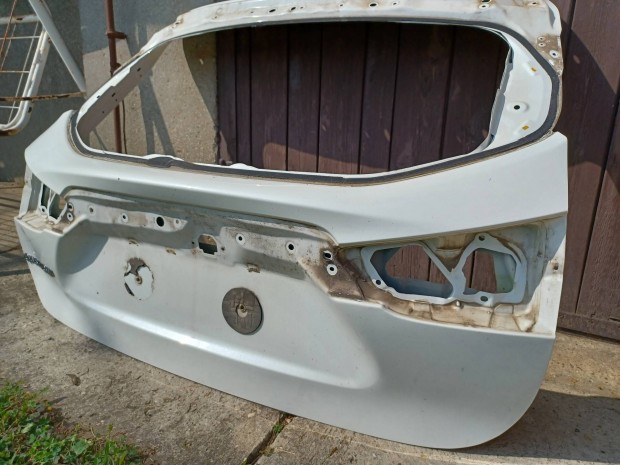 Nissan Qashqai csomagtér ajtó és lökháritó