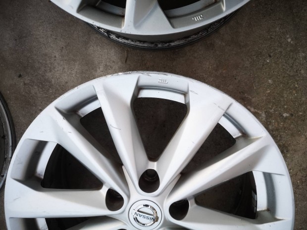 Nissan Qashqai gyri 17-es alufelni 5x114,3 Tpms sensorral