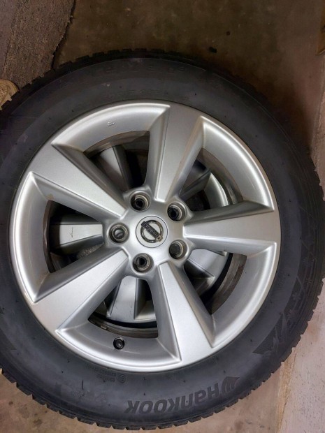 Nissan Qashqai gyári felni r17 Hankook Winter i'cept evo 3 215/60 r17