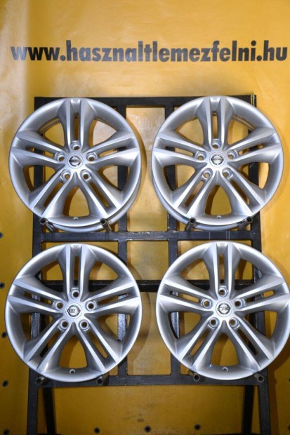 Nissan-Renault-Dacia (2349) 6,5x17 ET40 5x114,3 agymrete:66,1mm