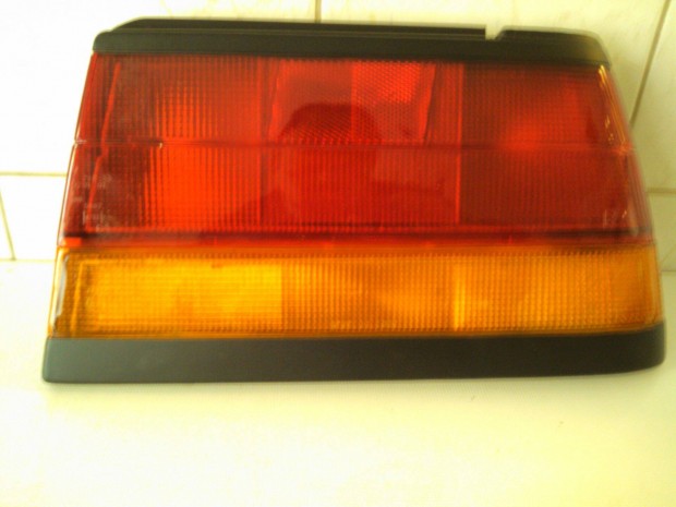 Nissan Sunny N13 h�ts�l�mpa jobb 1986-1988