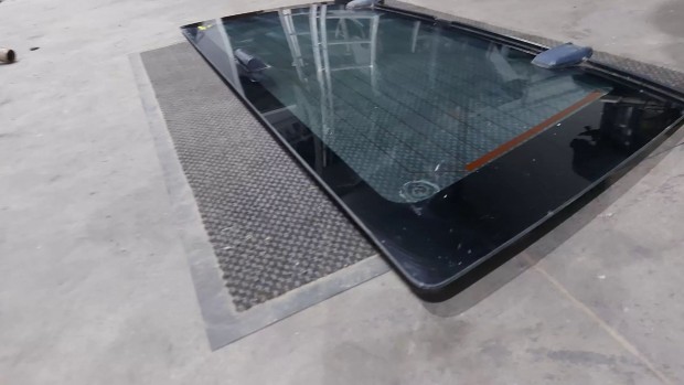 Nissan Terrano WD21 87- Csomagt�rajt� h�ts� sz�lv�d� �veg ablak 0073