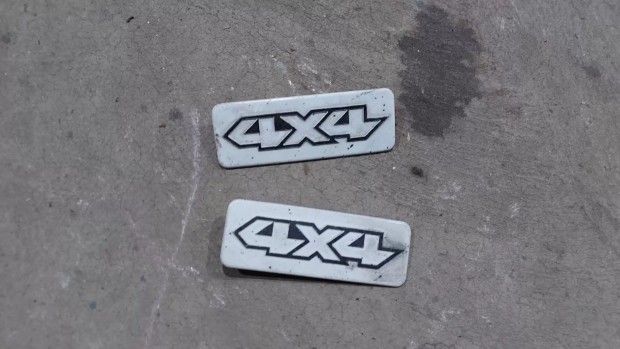 Nissan Terrano WD21 87- Oldals� 4x4 felirat jelv�ny embl�ma jel 8311