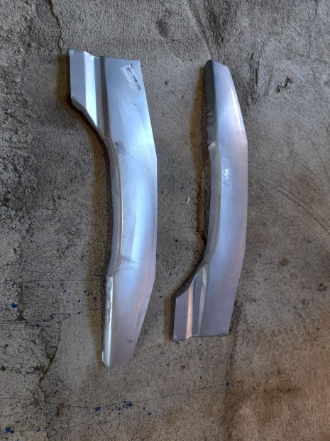 Nissan Terrano els� s�rv�d� fels� jav�t� panel