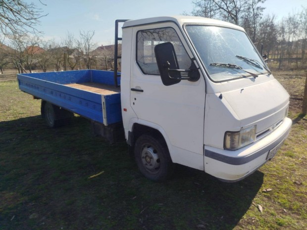 Nissan Trade 3.0 D 4.50-es plats.Friss mszaki...