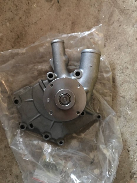 Nissan Vanette vizpumpa oem :210109C600