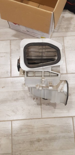 Nissan X-Trail Szellzventilltor box