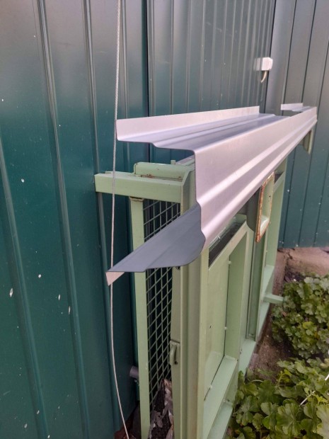 Nissan X-Trail T30 k�ls� k�sz�b elem