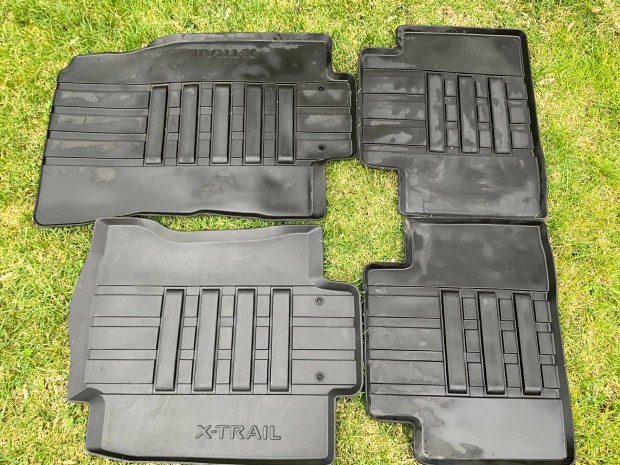 Nissan X-Trail T32 gy�ri gumisz�nyeg garnit�ra �j �llapotban
