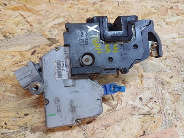 Nissan X Trail (2000-2007) Bal Els Ajt Kzpontizr