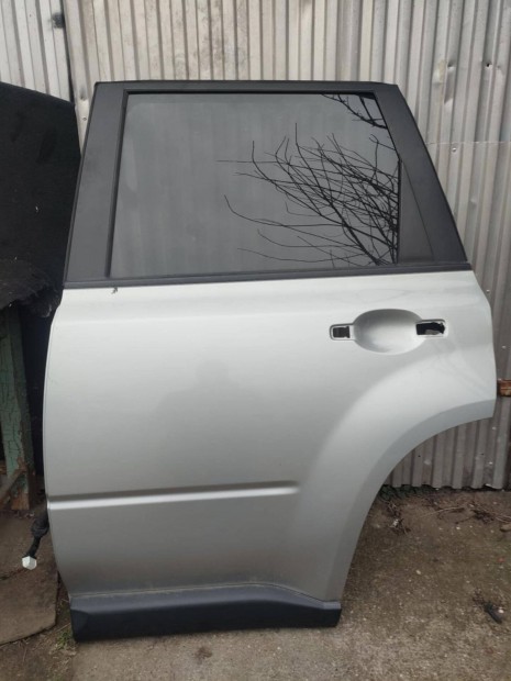 Nissan X-trail T31 bal hátsó ajtó