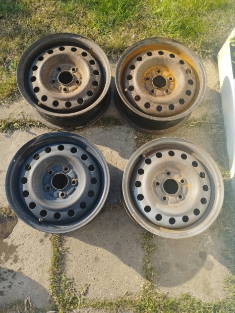 Nissan Xtrail 5x114.3 15 collos gyri felnigarnitra 