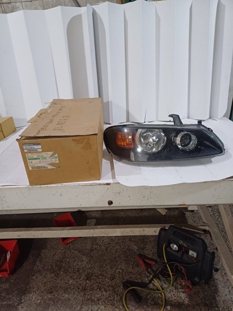Nissan almera jobb első lámpa gyári új