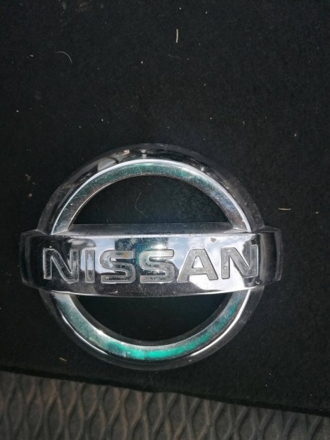 Nissan emblma 