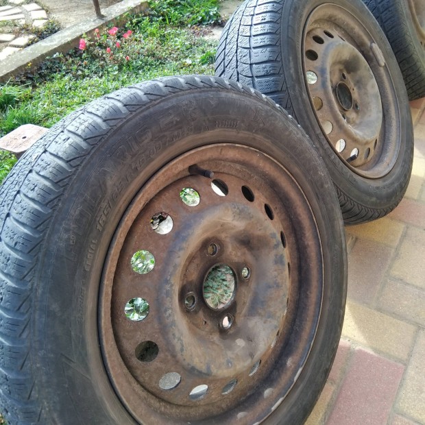 Nissan felni gumival