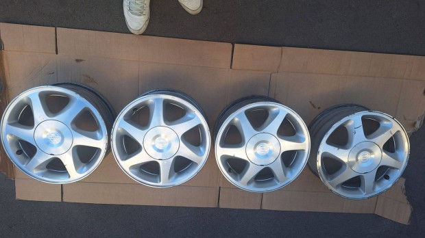 Nissan gyri 15" alufelni garnitra elad