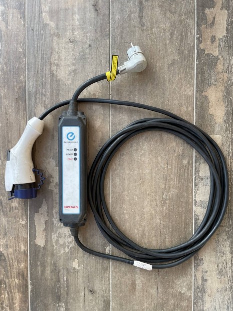 Nissan gyri Type 1 230V otthoni konnektoros tltkbel/EVSE Elad!