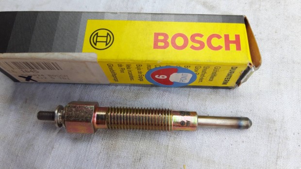 Nissan izzitógyertya Bosch Cherry, Sunny hoz új dobozában