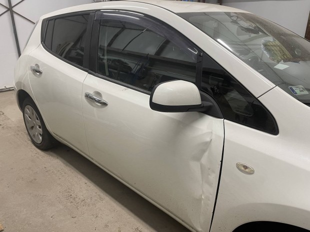 Nissan leaf jobb els ajt hibs