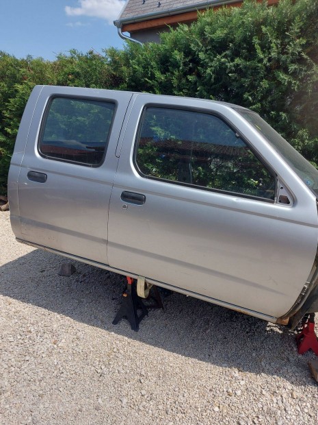 Nissan pickup bonts