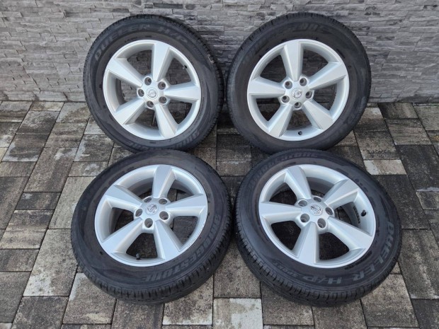 Nissan qashqai 17" alufelni 215/60 r17 Nyári gumival