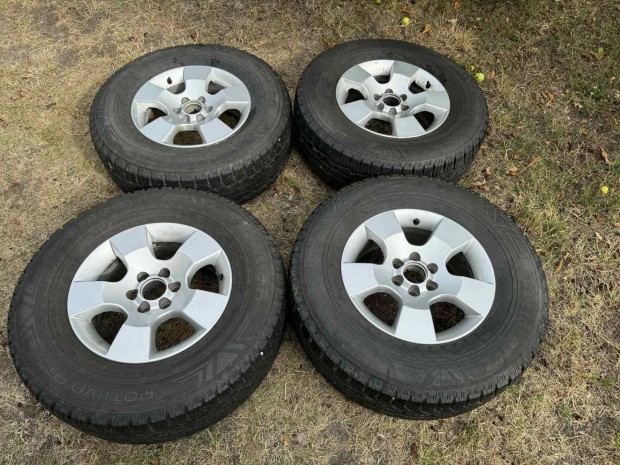 Nissan terepjáró kerekek 255/70 R16