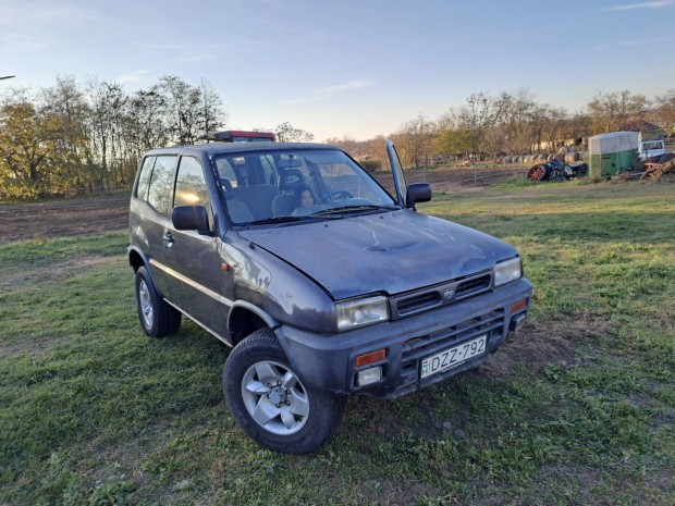 Nissan terrn 2.4 benzin elad 