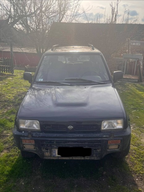 Nissan terrano II elad�