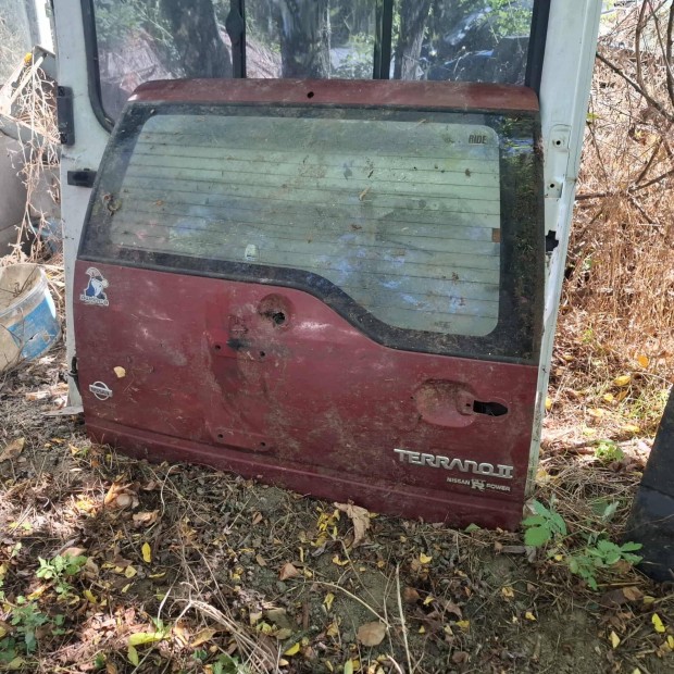 Nissan terrano csomagterajt