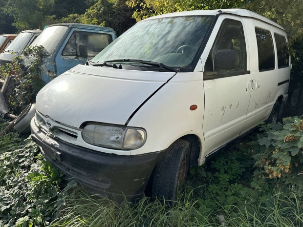 Nissan vanette cargo 2,3 d alkatrészei eladók