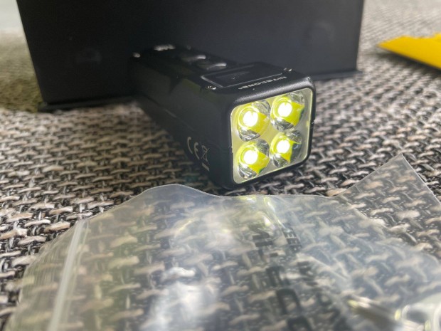 Nitecore T4K. Ingyen Foxpost