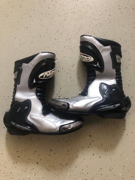 Nitro motoros csizma 45-ös ingyenes foxpost!