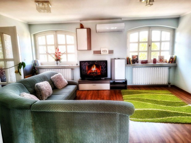 N�v�s lak�s kiad� B�k�scsab�n