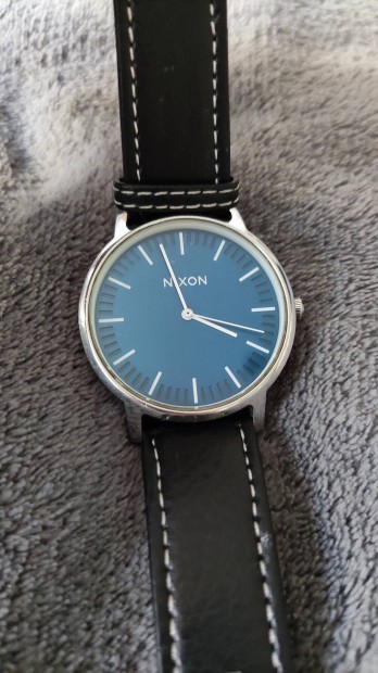 Nixon frfi karra elad 