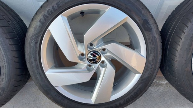 Nnn Gyri 17" VW Golf VIII. /Richmond/ alufelni nyri gumi