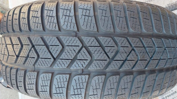 Nnn Gyári szerelésű,újszerű Pirelli 225/40r18 téli gumi