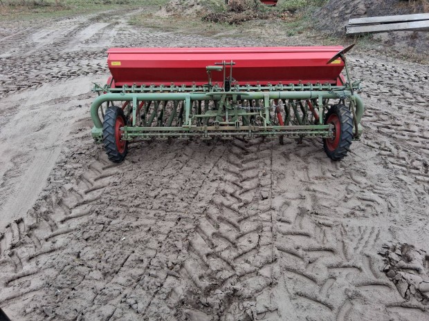 Nodet 3 méteres 25 soros tolókerekes kanalas vetőgép