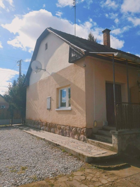 N�gr�dban Ipolysz�g�n 93 nm-es csal�di h�z elad�