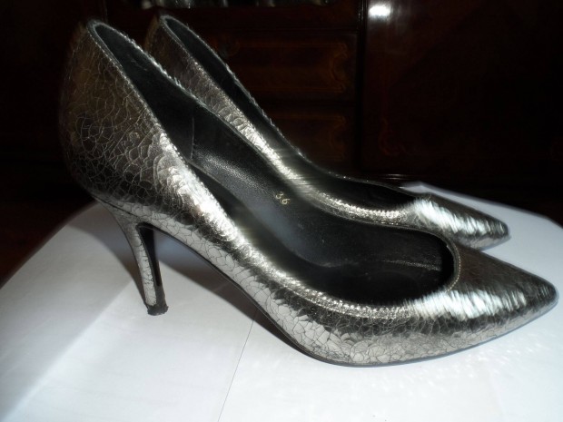 N�i 36-os ez�st magassark� cip�