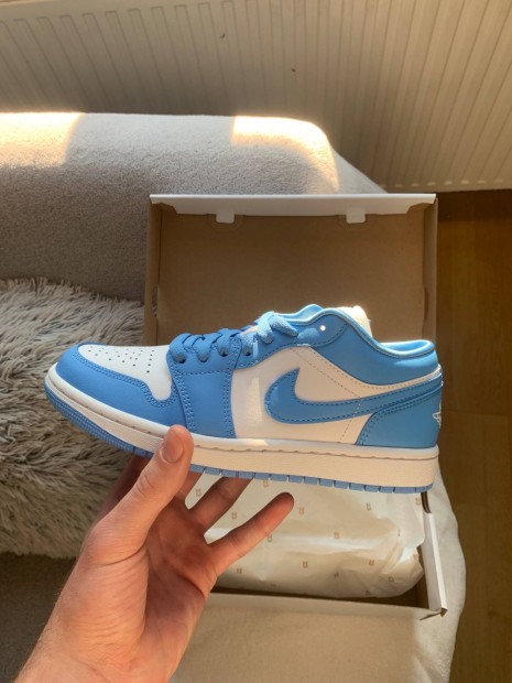 Ni 38-as Air Jordan 1 low University Blue