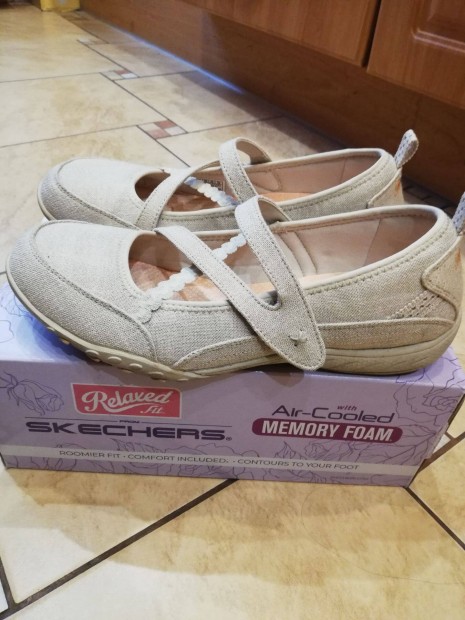 Ni 39-es Skechers cip