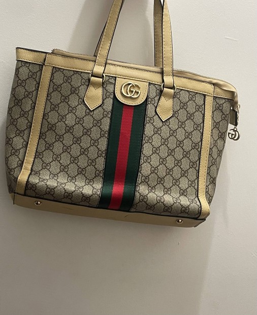 N�i Gucci divatos t�ska