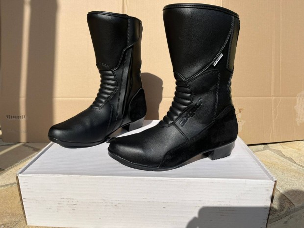 Ni Motoros Csizma Elena