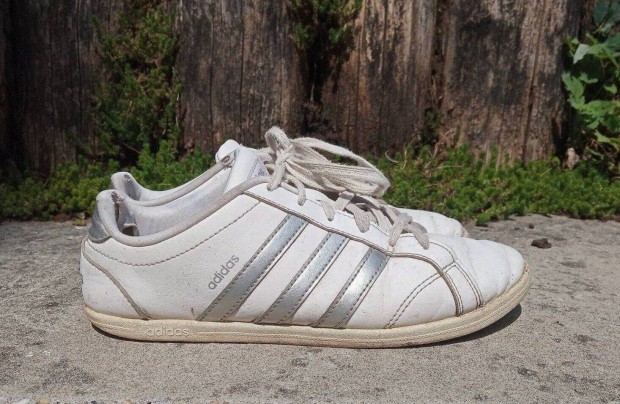 Női adidas sportcipő 38-as méret. Használt, de még hordható állapotú
